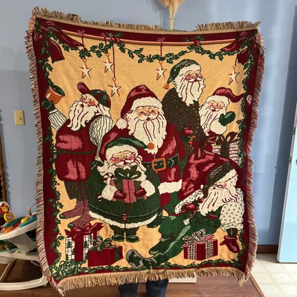 Beacon 100% Acrylic Knit Fringe Throw Blanket Santa Claus Christmas Presents - Picture 1 of 8